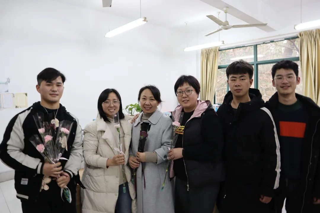 640.webp.jpg 用实际行动向全体女教师传达温馨的节日
