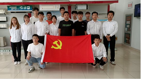 640 (3).png 他终于登上了“新中国12号”潜艇