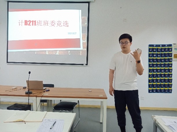 4.jpg 9月27日班委竞选现场