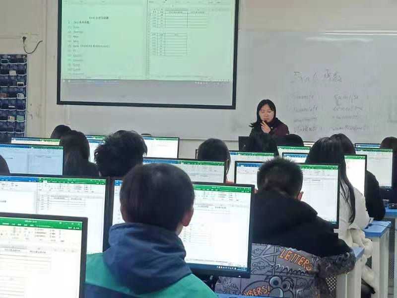 并要求每一位教师秉承“把握
