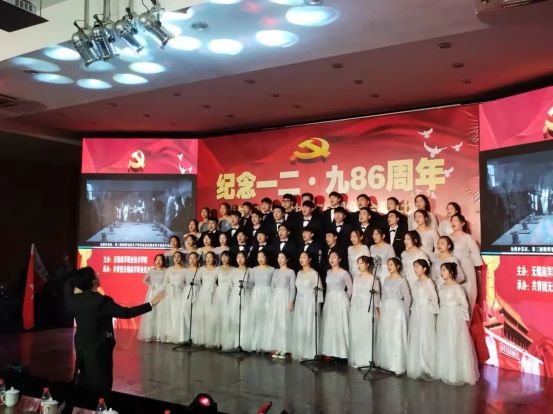 毅然发动了“一二九”运动