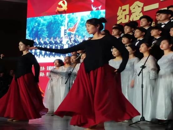 微信图片_20211202210951.jpg 用梦想展望未来